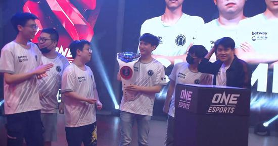 32年等待的团圆时刻 永劫无间手游与爱心行动携手